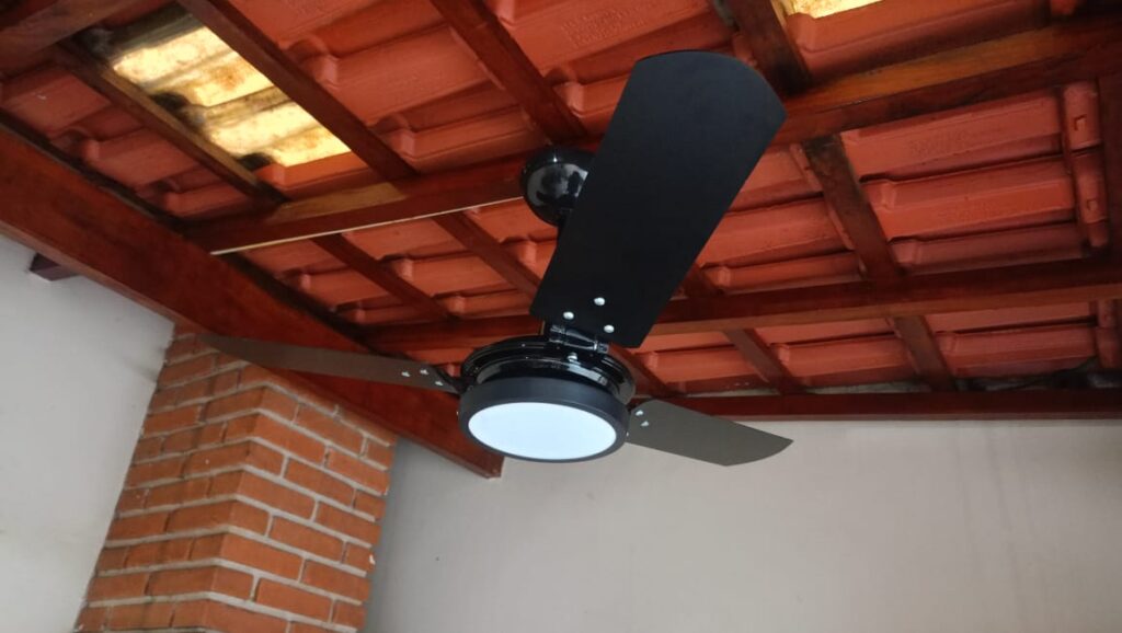 Dia de deixar o ambiente mais confortável: instalação de 2 ventiladores realizada com segurança, capricho e tudo funcionando perfeitamente.