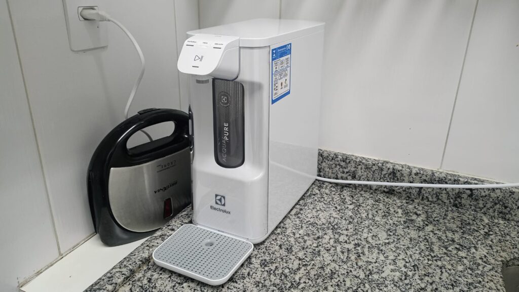 Filtro instalado com cuidado profissional, garantindo segurança, eficiência e uso imediato.